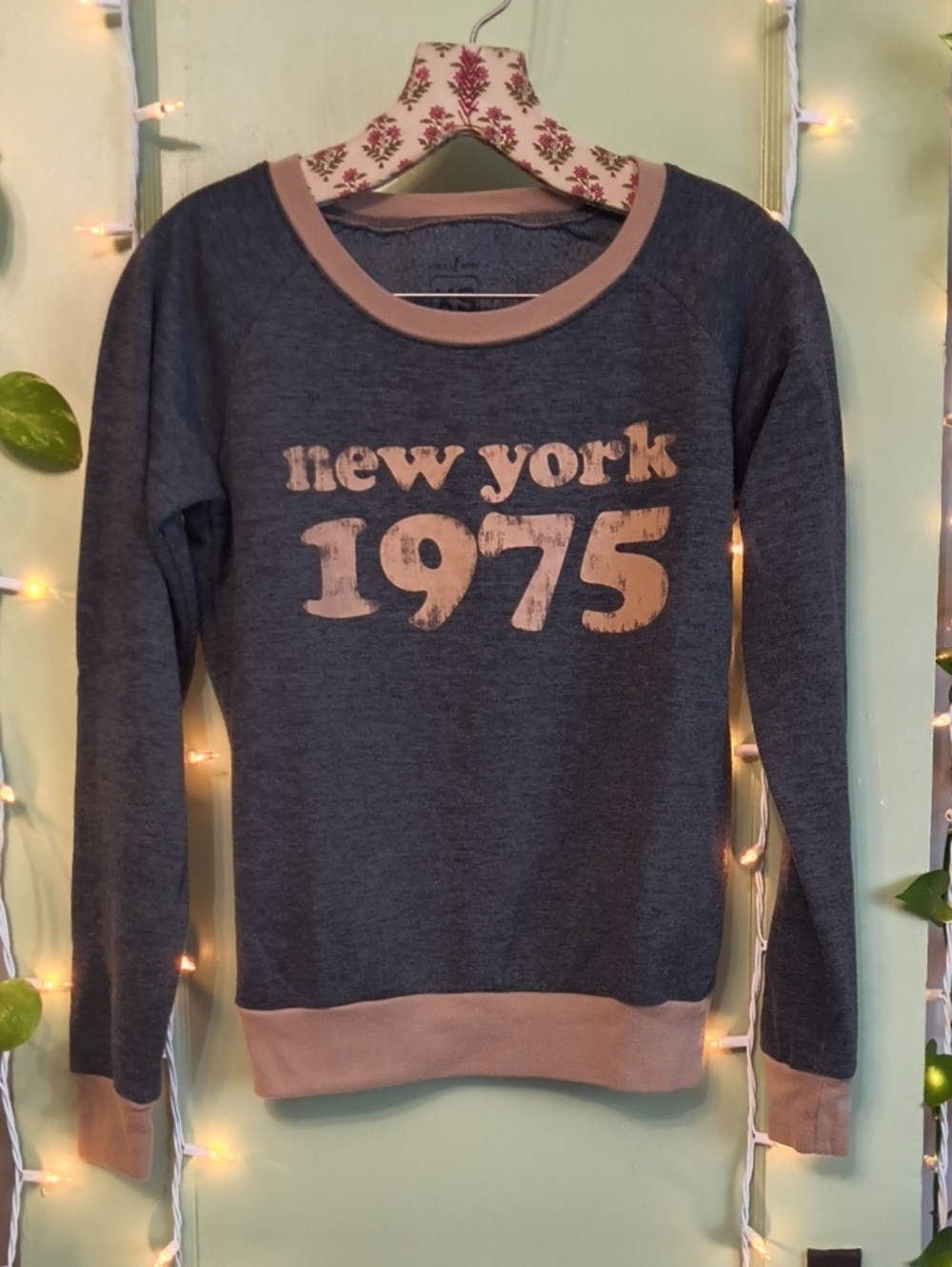 Women's Loyal Army New York 1975 Grey Tan Crewneck Sweatshirt XS